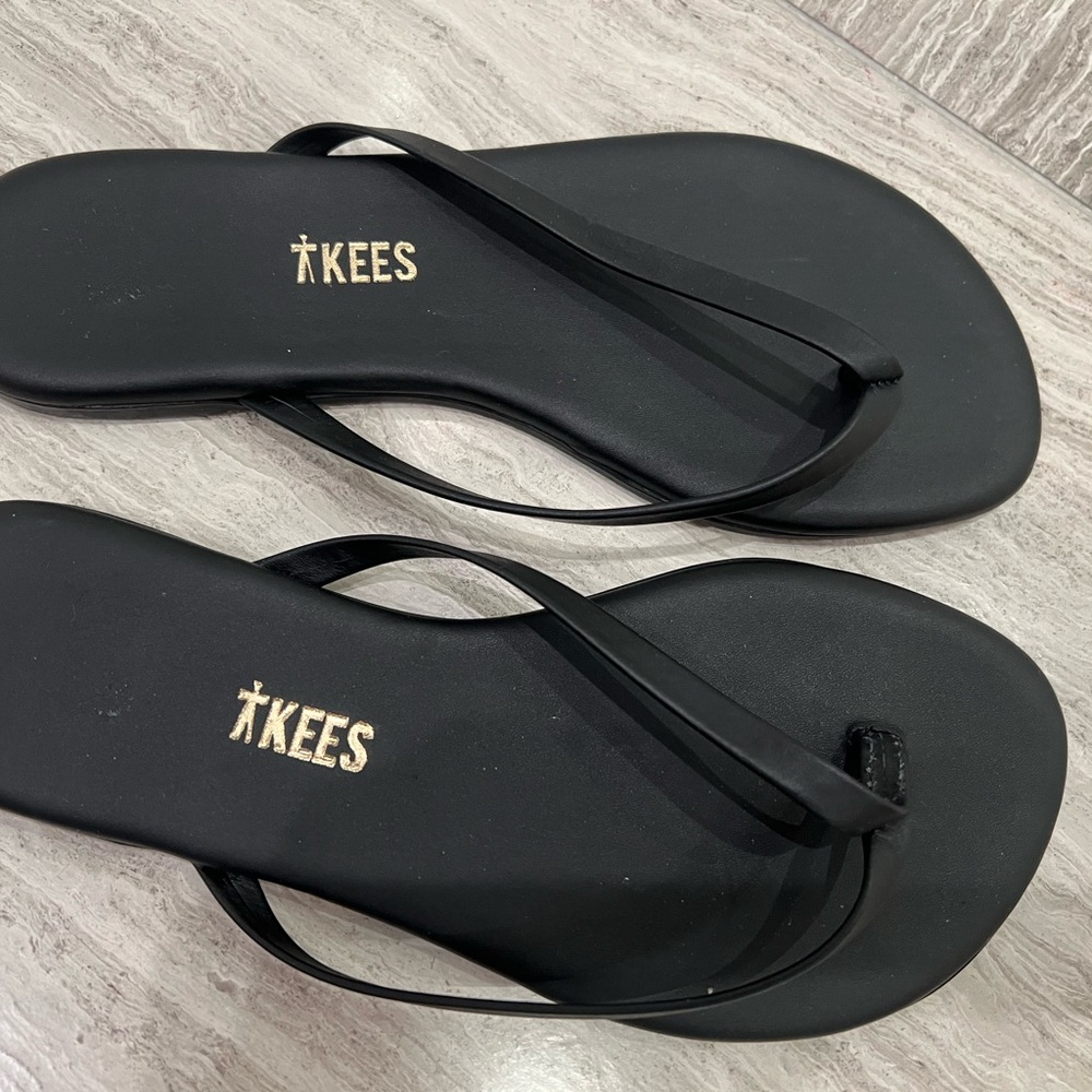 GIRLS TKEES BLACK FLIP FLOPS SIZE 2 USA